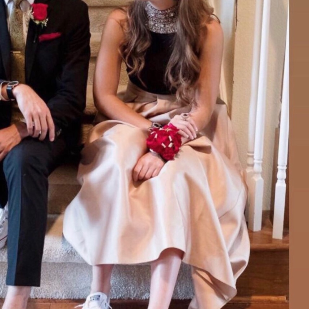 Dress - Picture 5 of 6